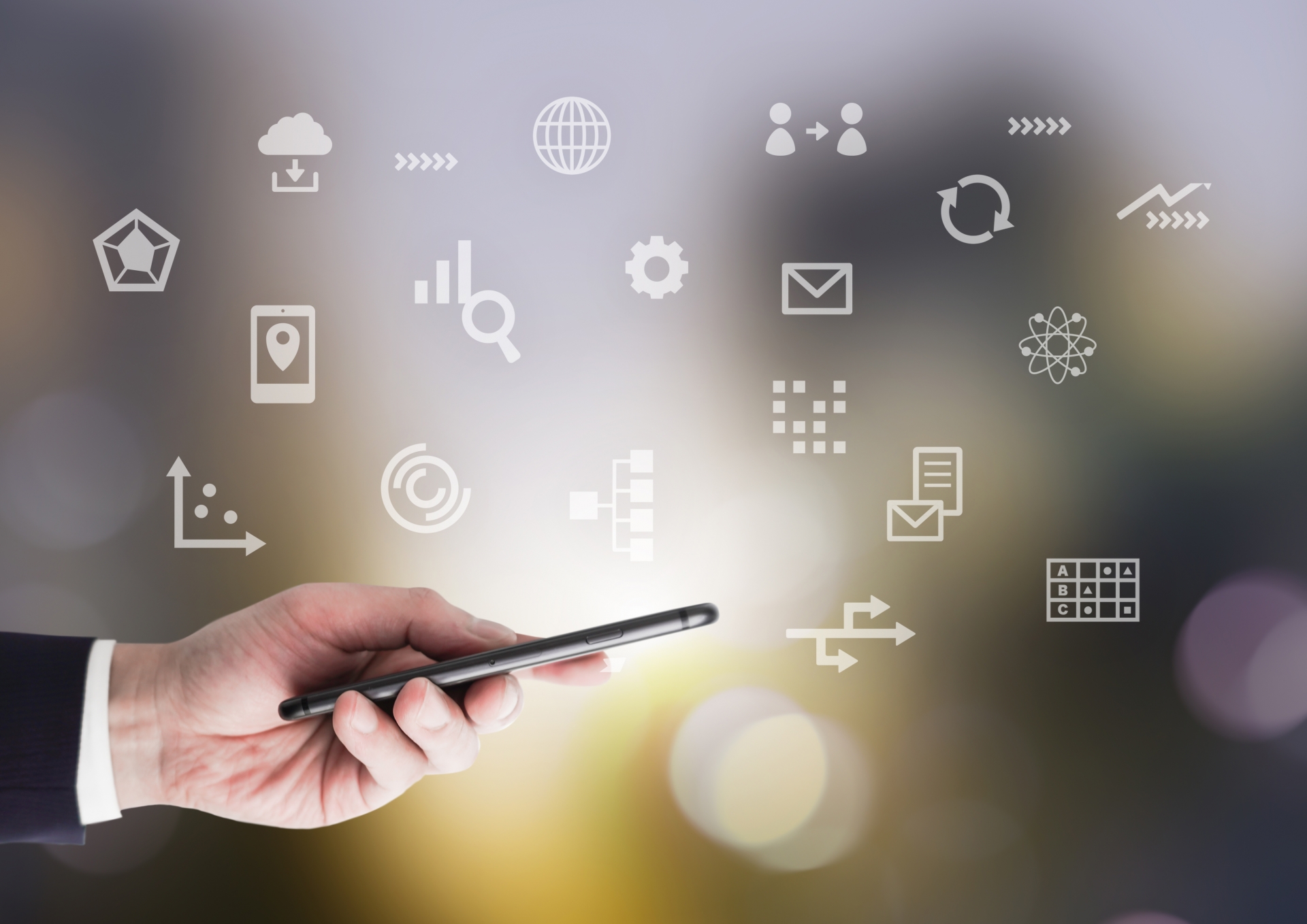 スマートフォンと連携・分析・クラウドなど、アプリに求められる機能のイメージ